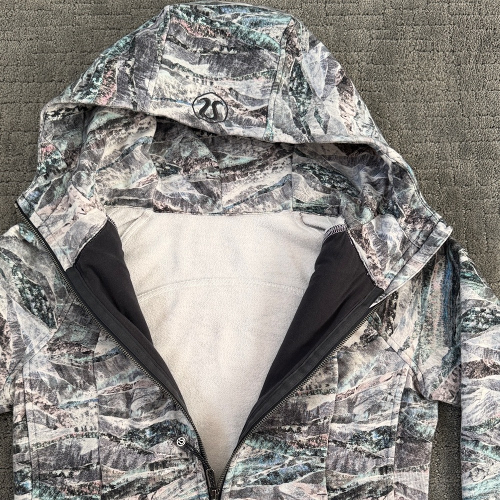 Lululemon Scuba Patterned Hooded Jacket - Picture 2 of 3